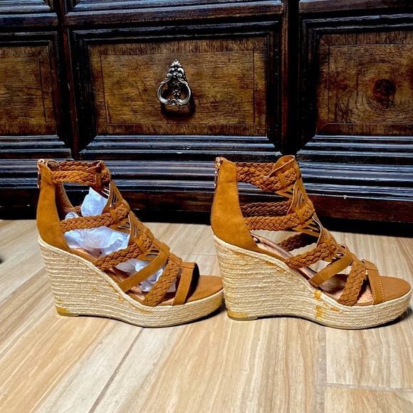 COPY - G by Guess Brown Wedge Strapped Suede Sandals Sz 9M - Picture 6 of 12